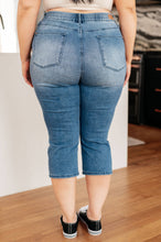 Load image into Gallery viewer, Judy Blue High Rise Cool Denim Pull On Capri Jeans
