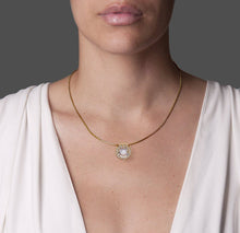 Load image into Gallery viewer, B.Tiff Aŭreolo 1ct Pendant
